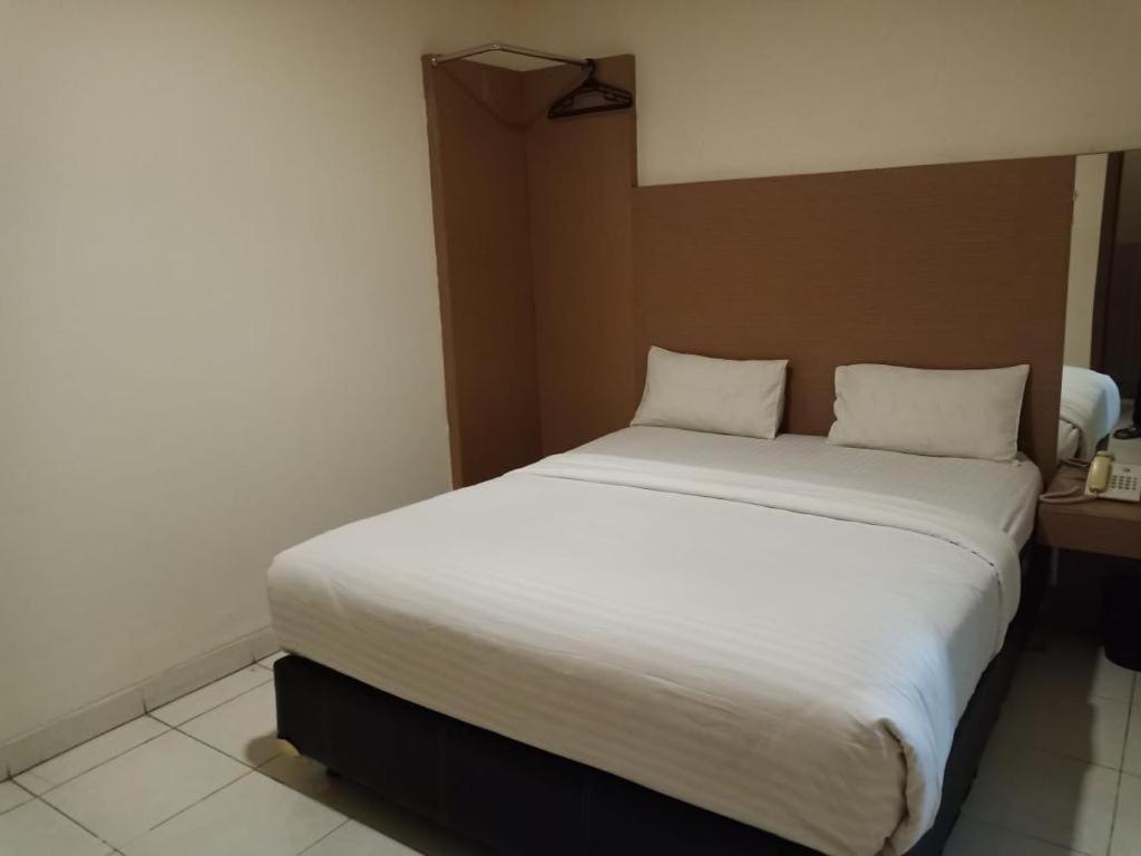 New Legend Hotel Makassar Exterior photo