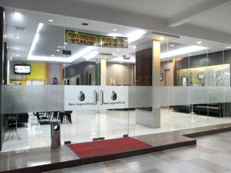 New Legend Hotel Makassar Exterior photo