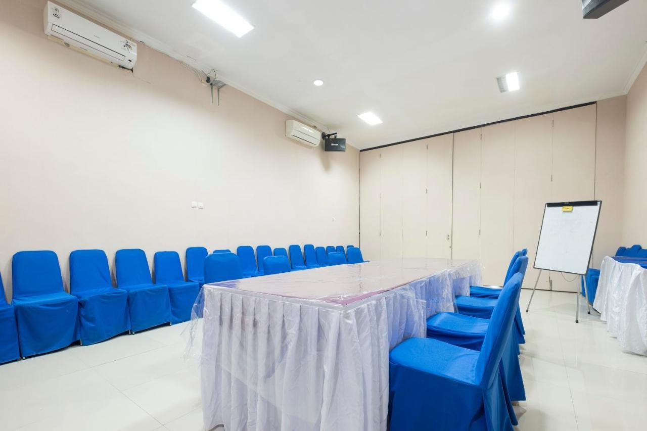 New Legend Hotel Makassar Exterior photo
